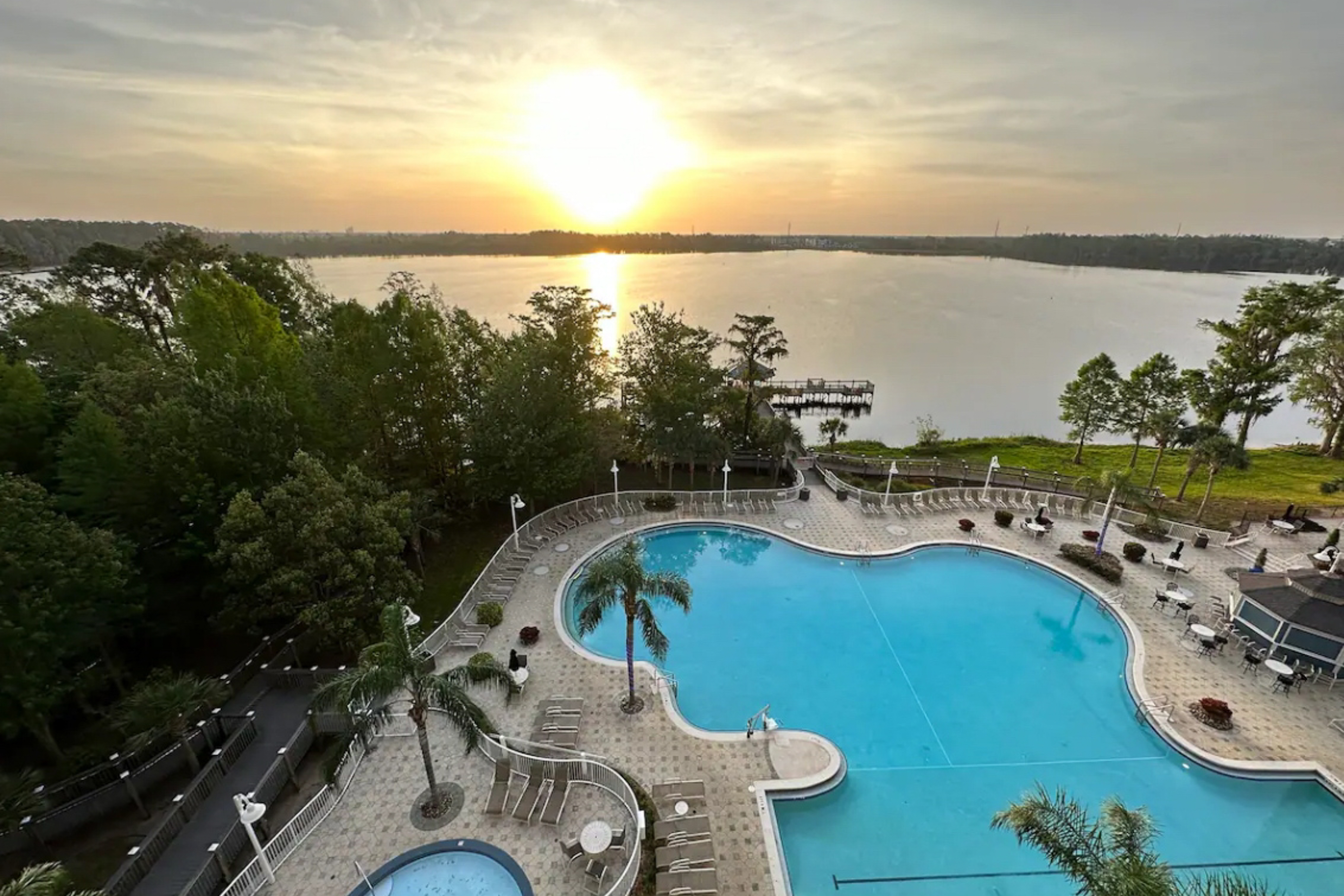 Lakefront condo with beautiful views, wifi, central AC, shared pool, & hot tub
