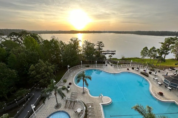 Lakefront condo with beautiful views, wifi, central AC, shared pool, & hot tub