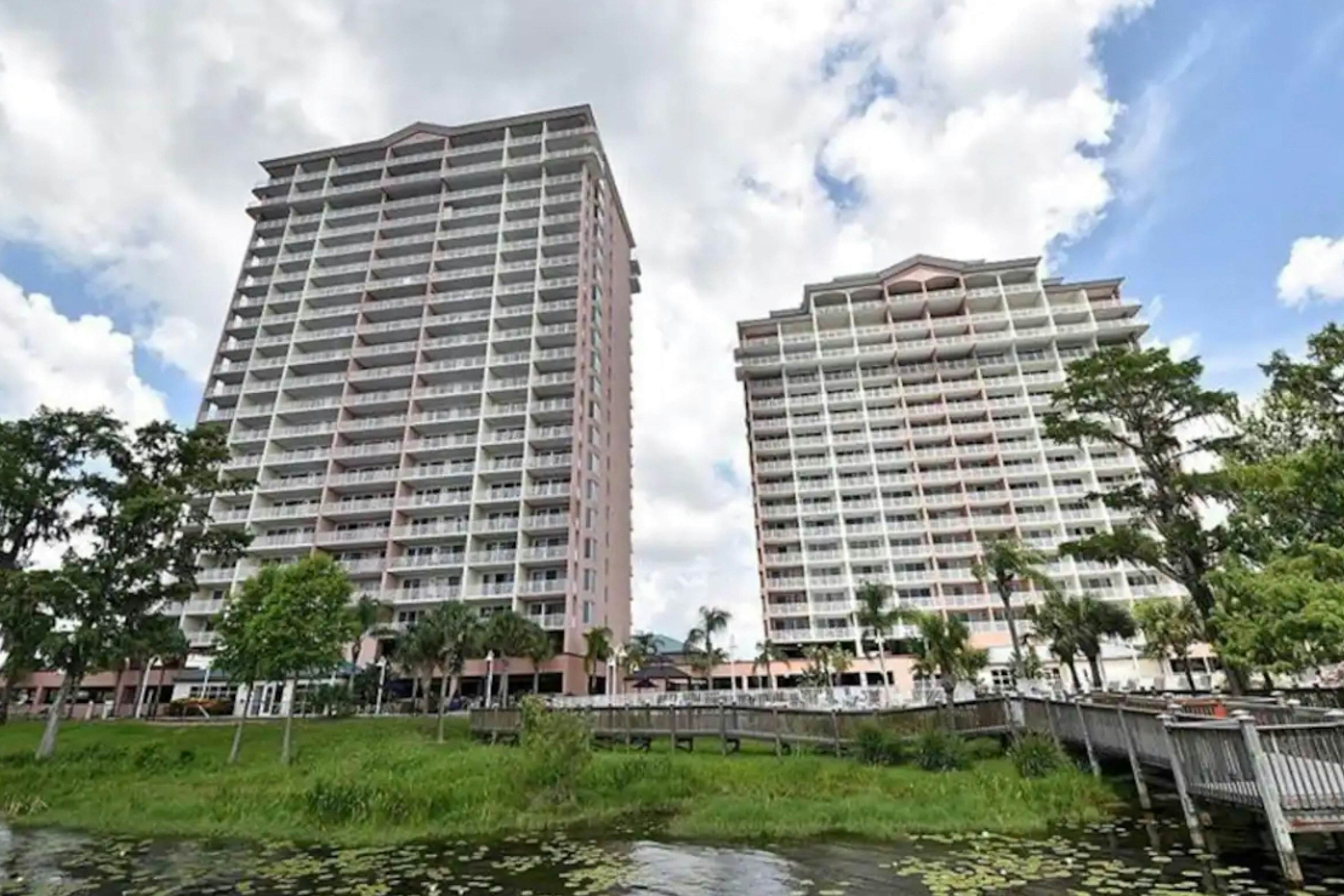 BLU108-13415-1-0505-1 - Sunset Views at Blue Heron