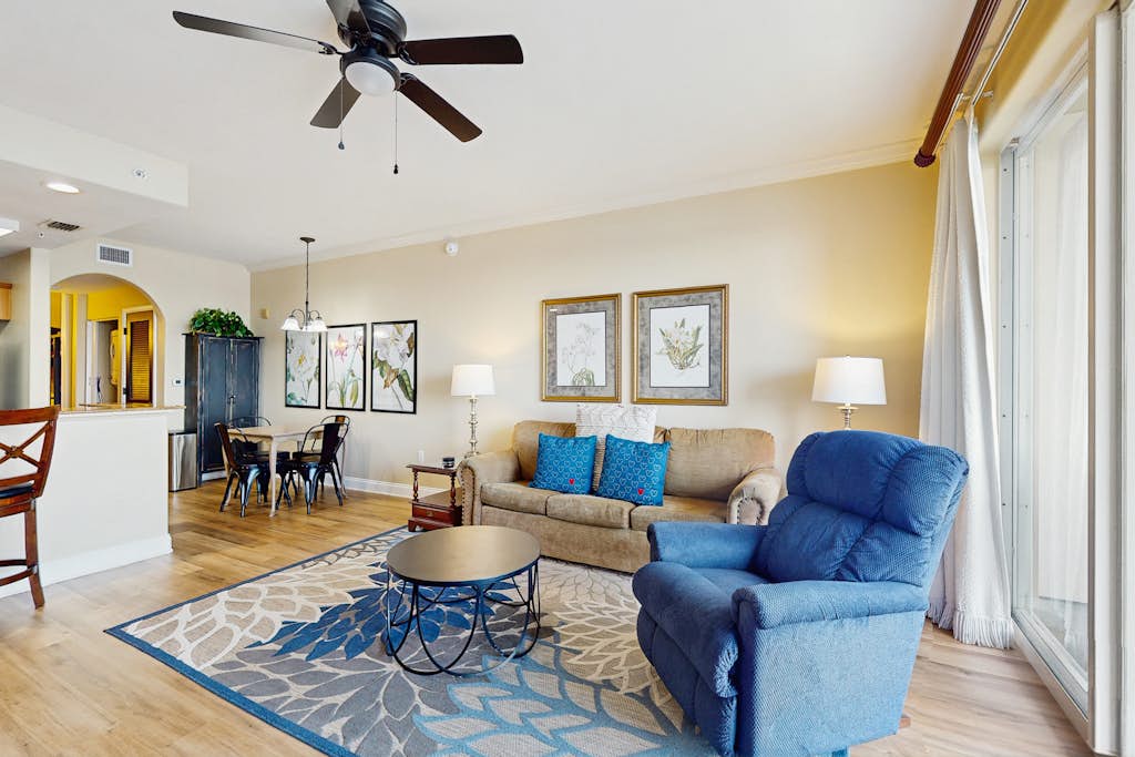 Luxury lakefront condo with balcony, jetted tub, heated pool & resort amenities