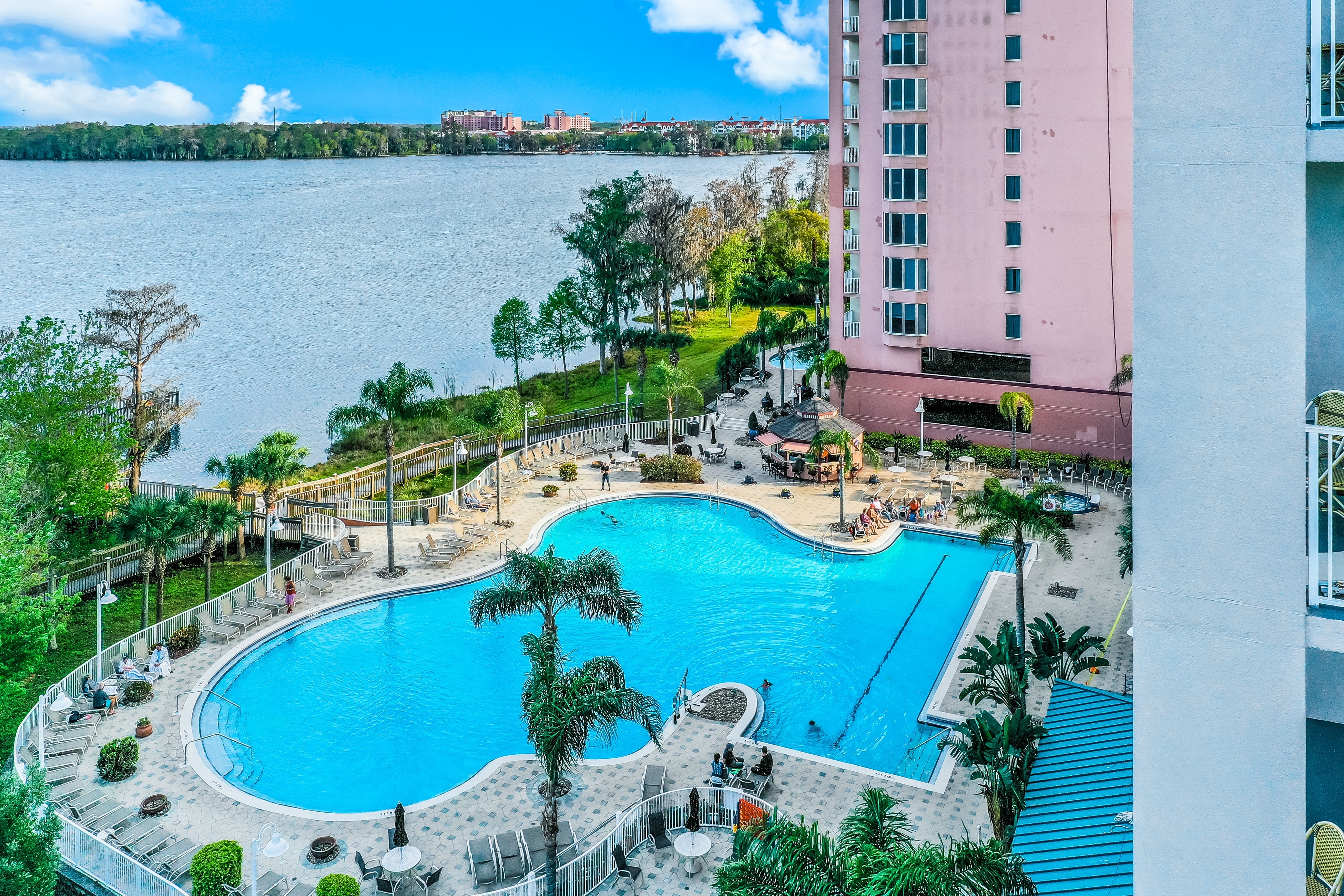 Spacious lakefront condo with views, AC, gym, pool & hot tub near attractions