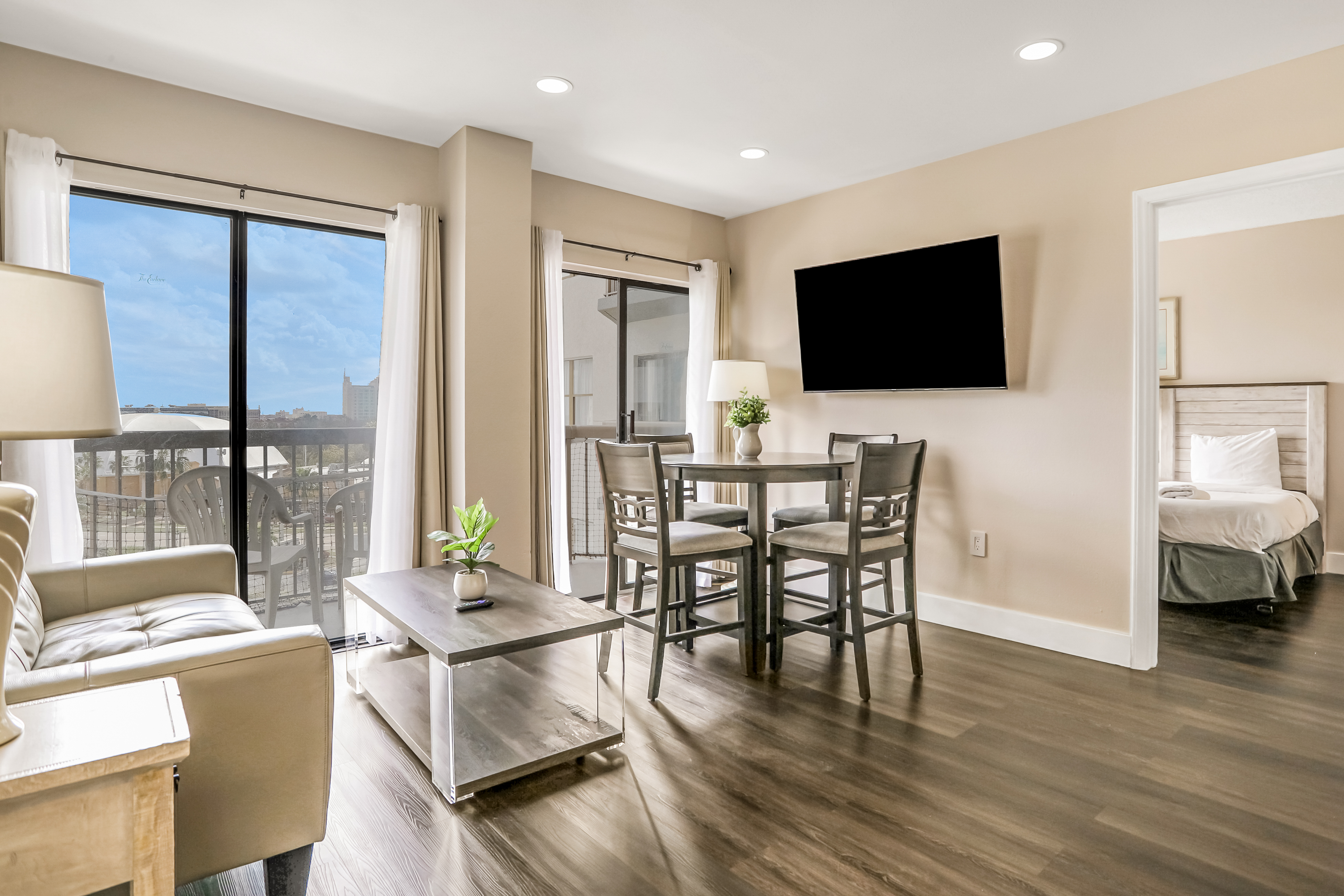 Modern & bright condo with a balcony and AC - pool, hot tub, and tennis access