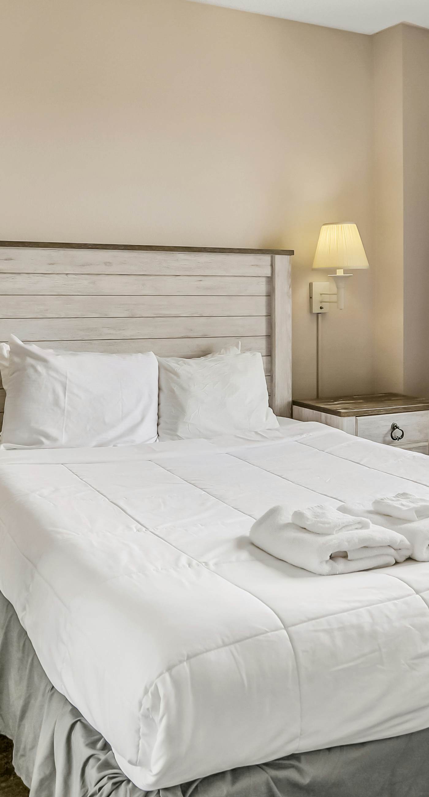 ENO101-6165-3604-2 - Vibrant Waters, Unit #3604