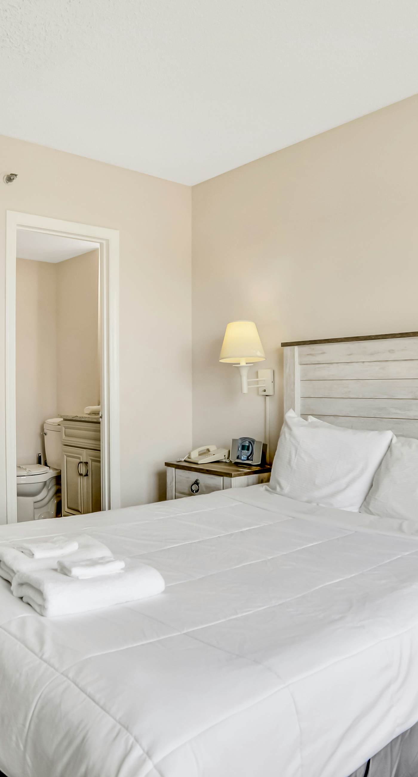 ENO101-6165-3604-2 - Vibrant Waters, Unit #3604