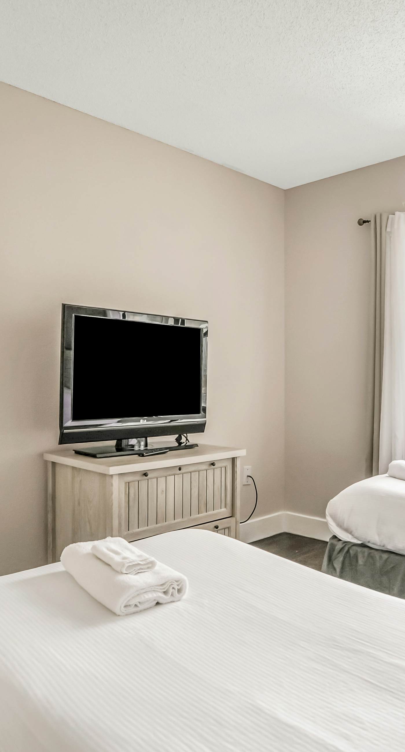 ENO101-6165-3604-2 - Vibrant Waters, Unit #3604