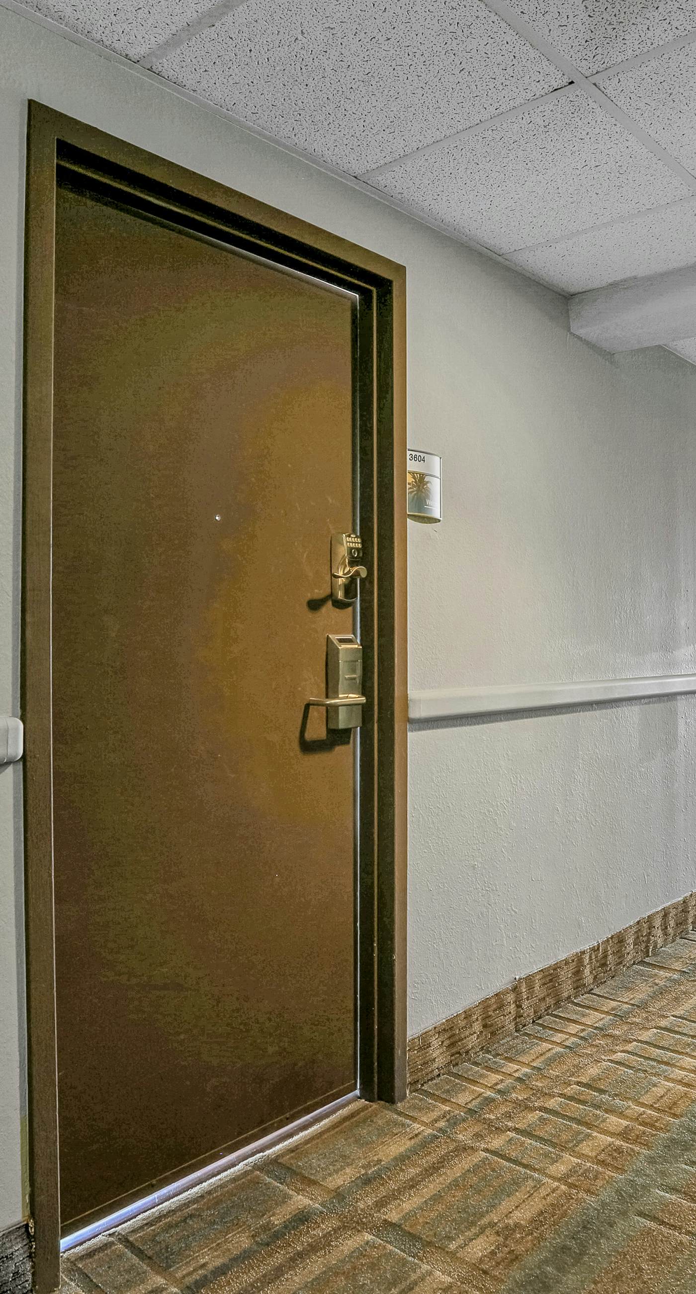 ENO101-6165-3604-2 - Vibrant Waters, Unit #3604