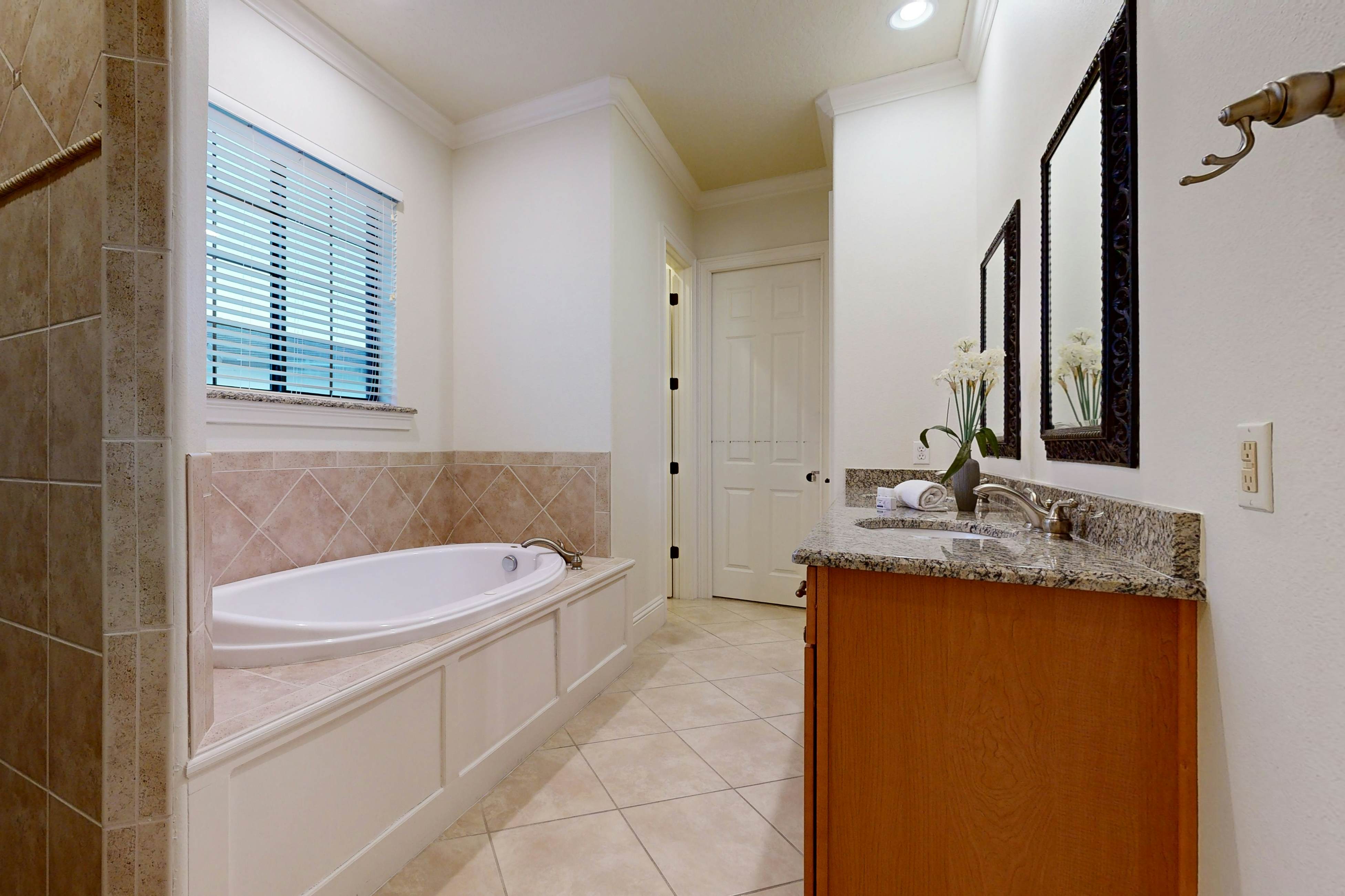 REU107-481-4-GP-Luxury Green Overlook - Legends Corner at Reunio