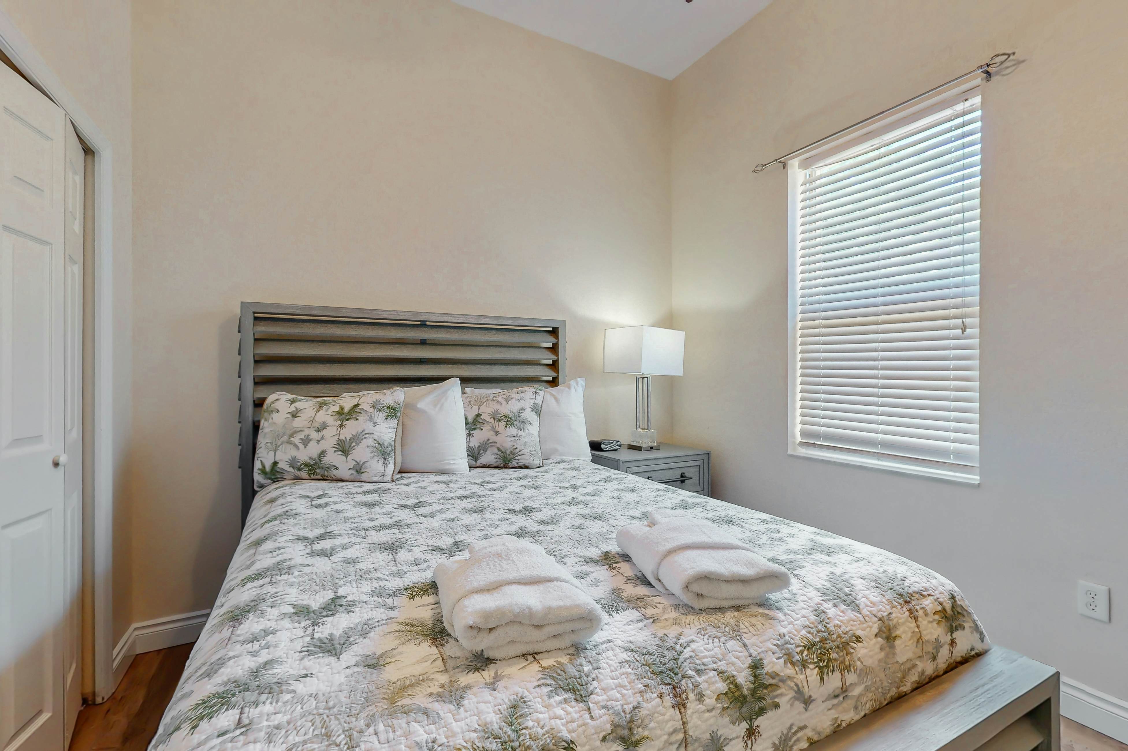 SEB105-9526-3-G - Sunset Serenity at Lake Josephine