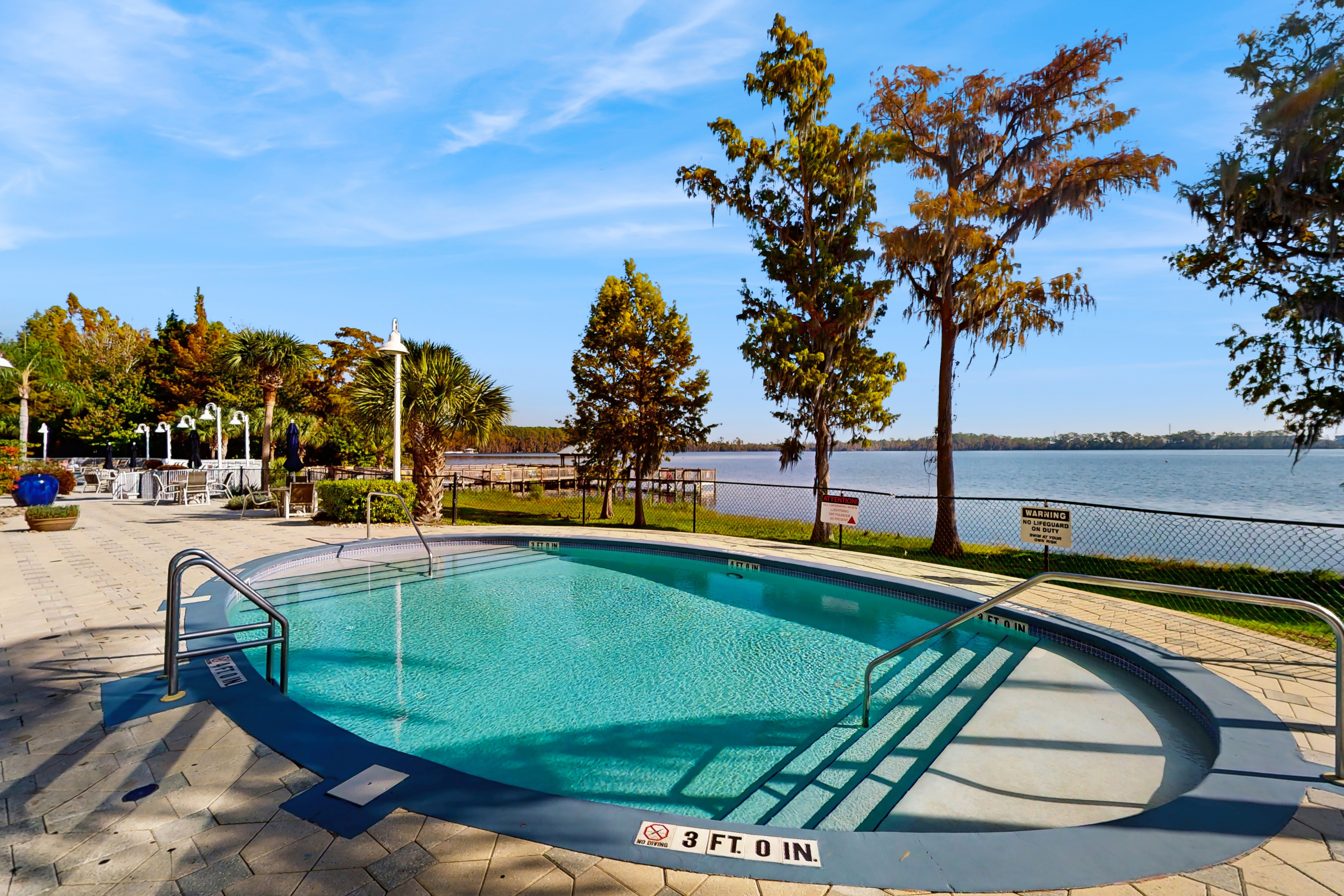 Luxury waterfront condo with panoramic views, wifi & close to downtown Disney