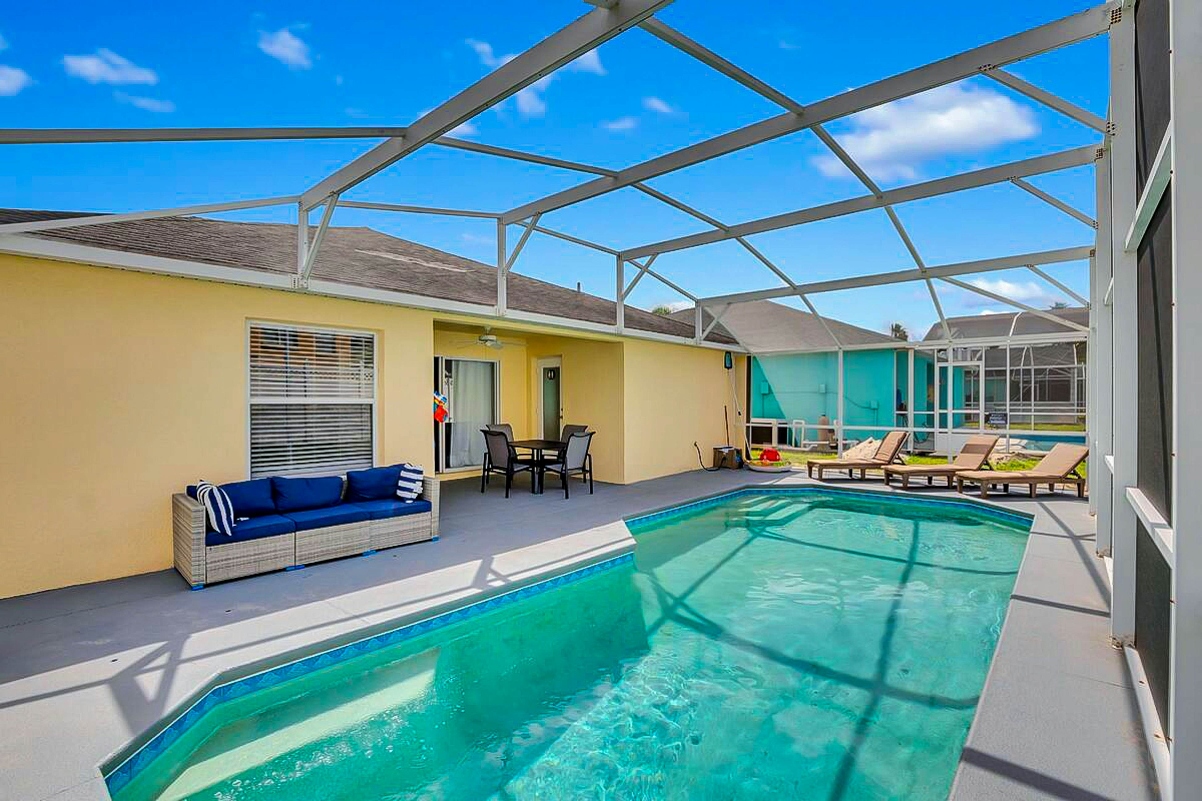 RSV101-538-3-P - Gathering Under the Palms