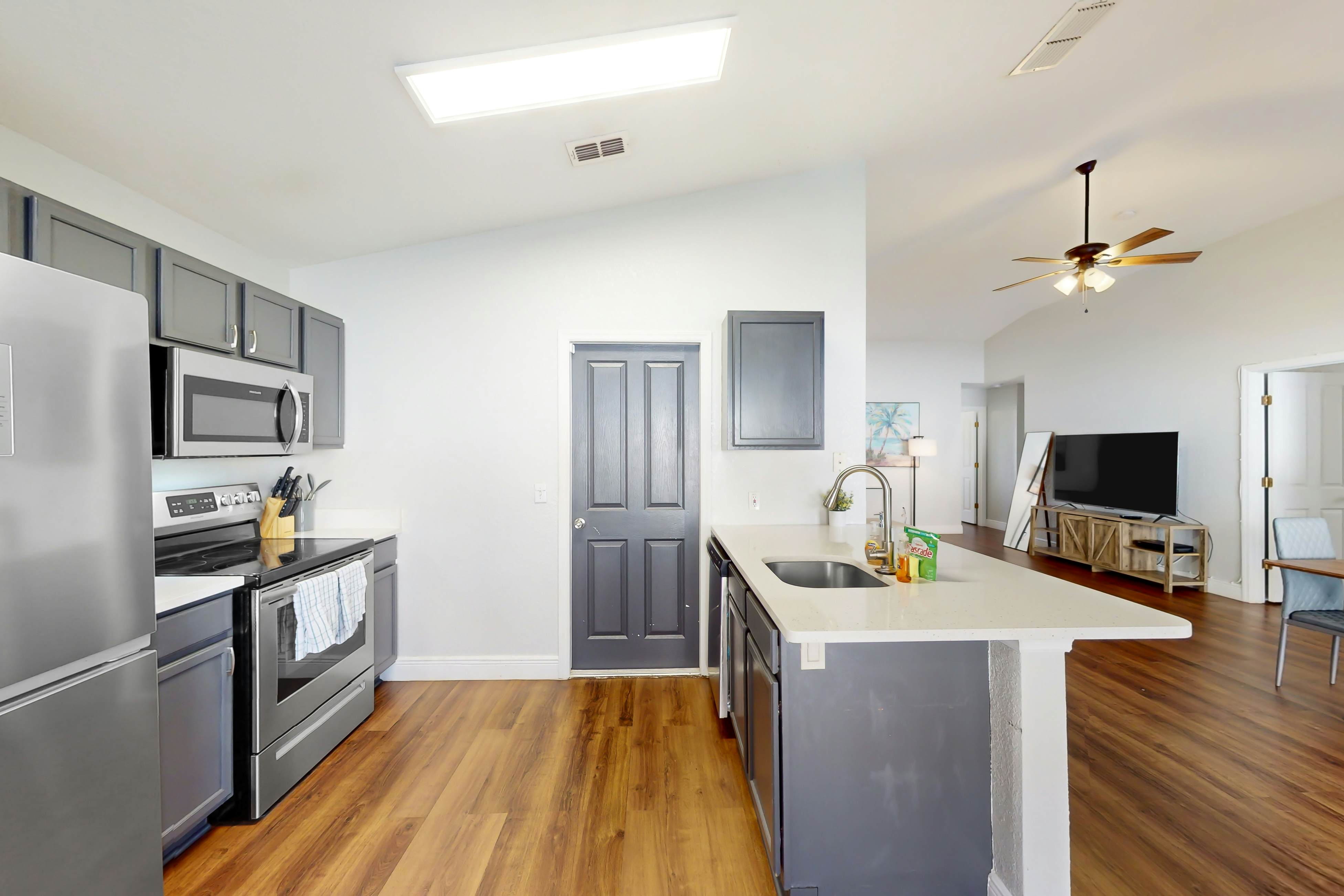 RSV101-538-3-P - Gathering Under the Palms