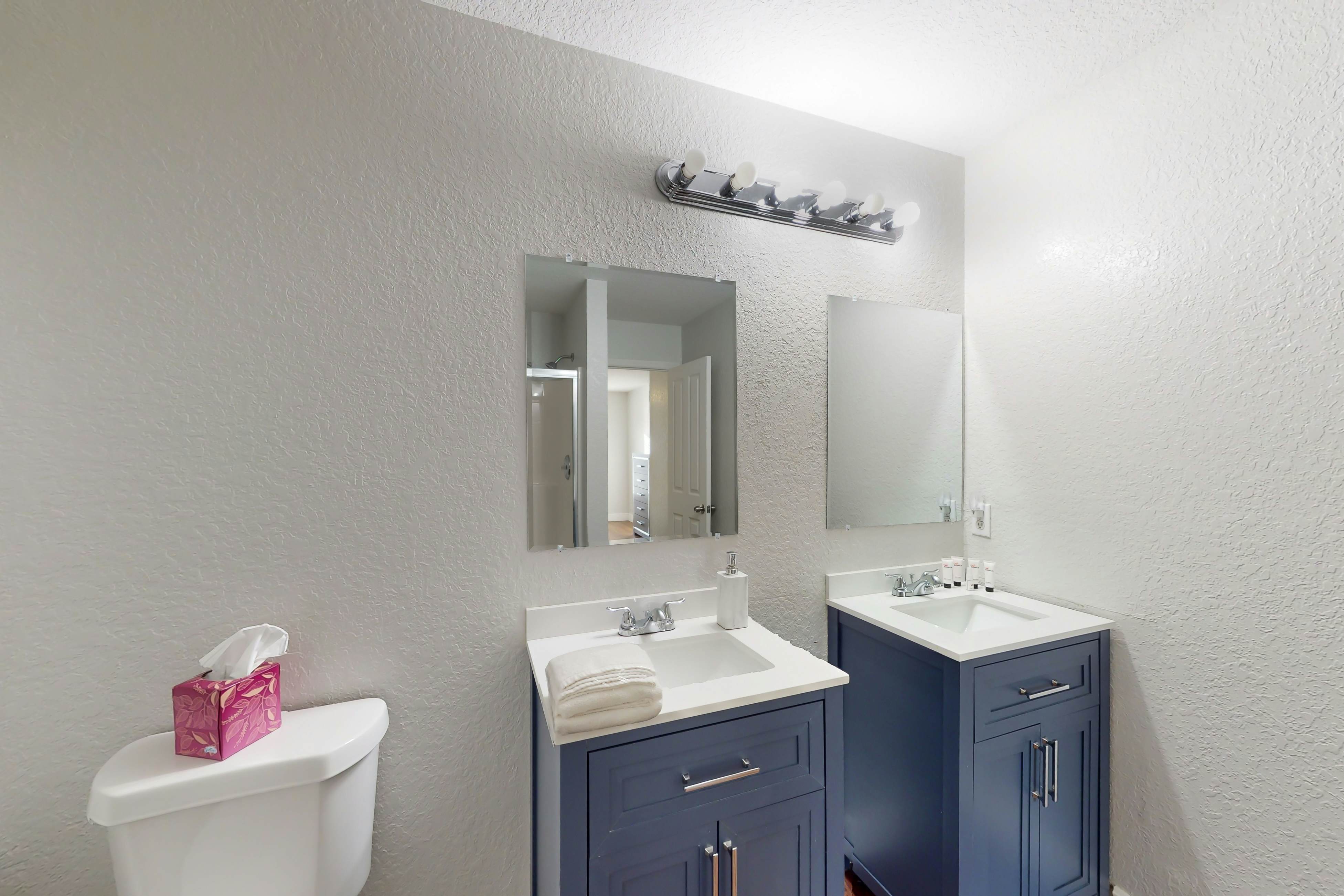 RSV101-538-3-P - Gathering Under the Palms