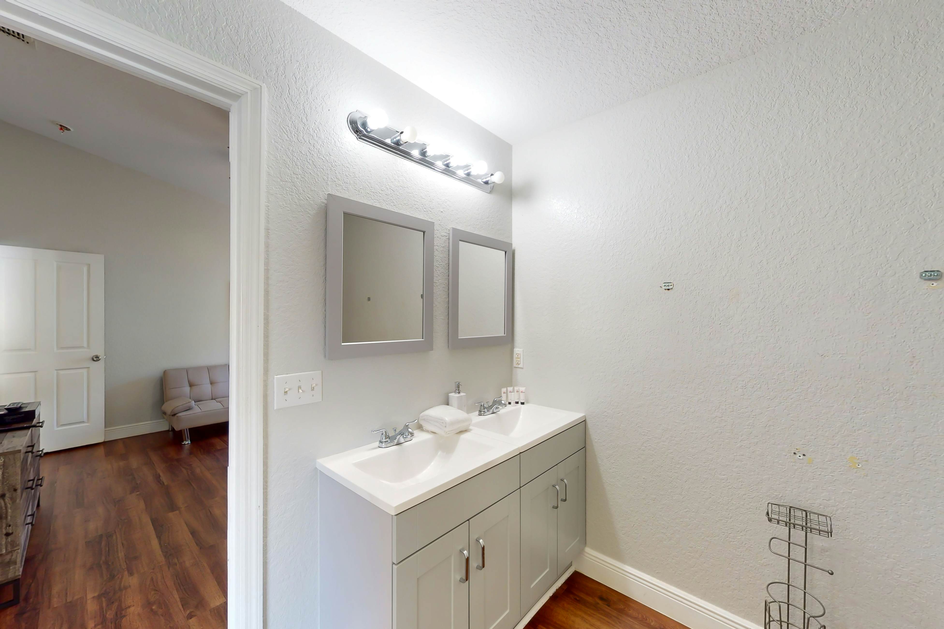 RSV101-538-3-P - Gathering Under the Palms