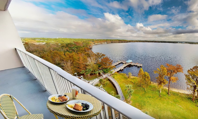 Lakefront condo with beautiful views, kitchen, AC, WiFi, gym, pool, & hot tub