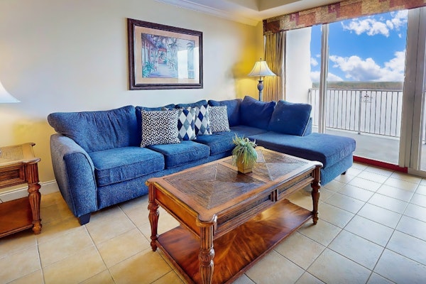 Lakefront condo with beautiful views, kitchen, AC, WiFi, gym, pool, & hot tub