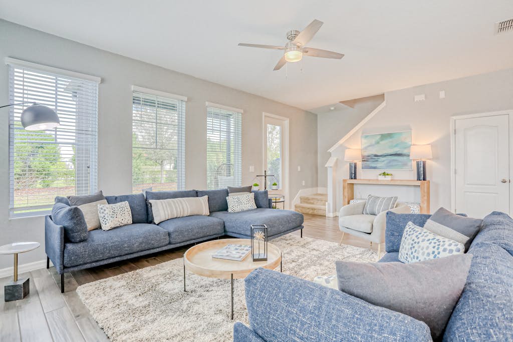 Spacious townhome with heated pool, WiFi, & central A/C - near theme parks