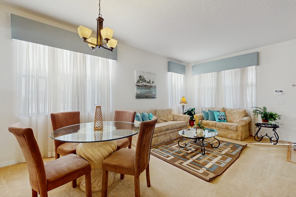 Gorgeous private home, dog-friendly, private pool & close to parks