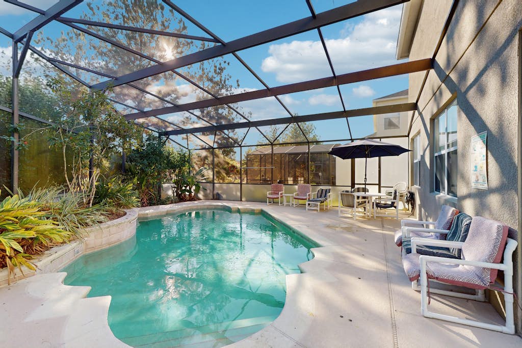 Gorgeous private home, dog-friendly, private pool & close to parks