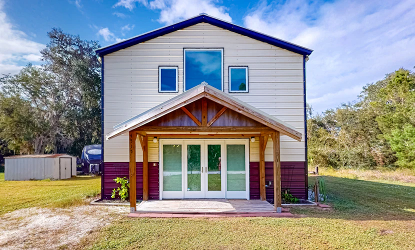 Riverfront home with internet, washer and dryer, and perfect for kayaking
