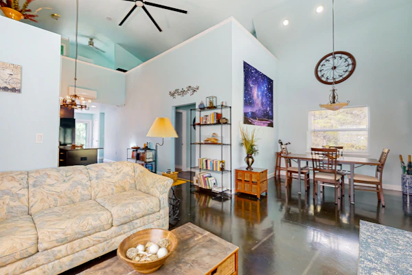Riverfront home with internet, washer and dryer, and perfect for kayaking