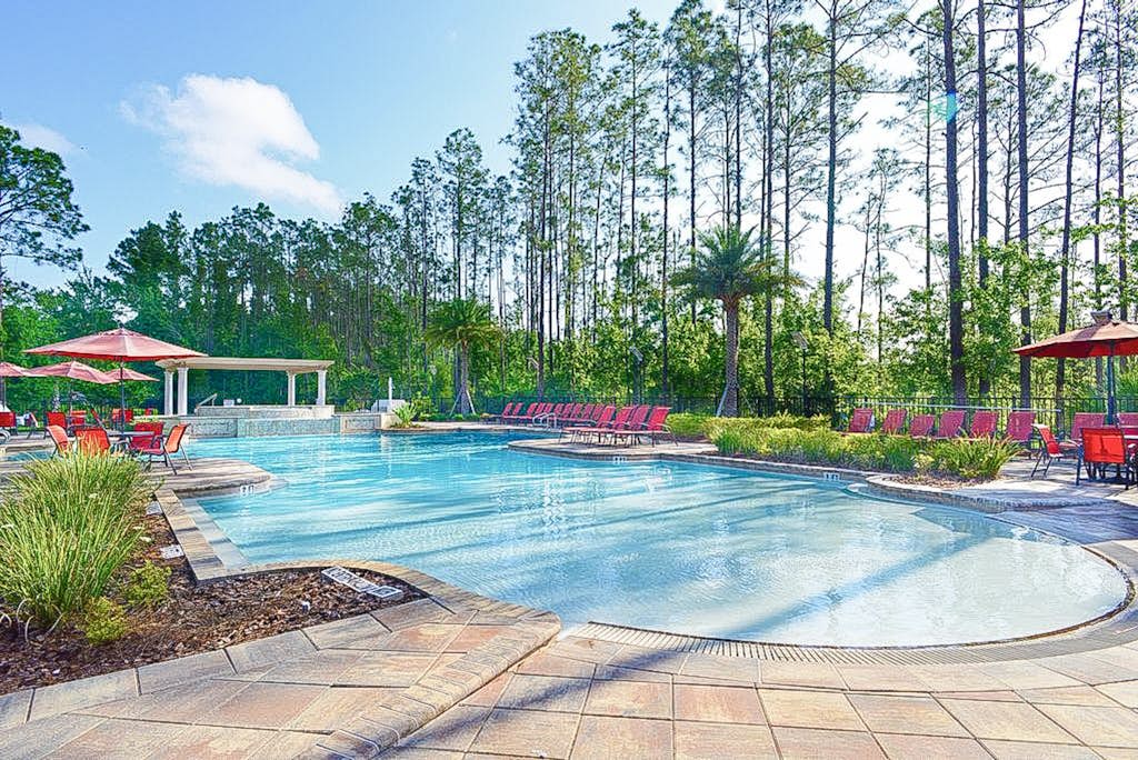 Gorgeous Snowbird-friendly home with pool, hot tub, & gym - close to theme parks