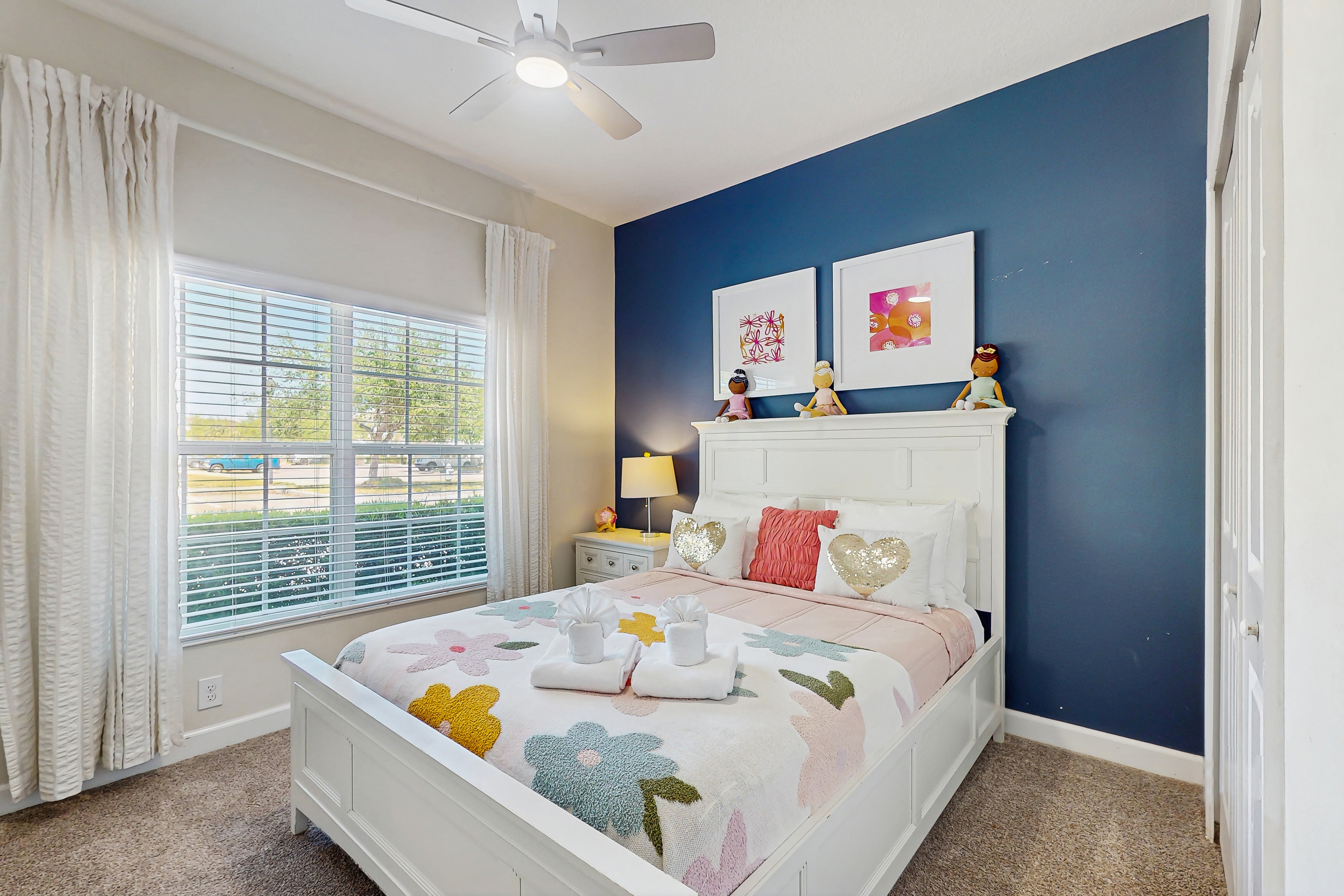 Stylish townhouse with a private pool & lanai plus clubhouse amenities