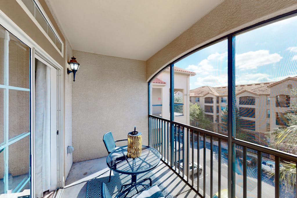 Calm condo with pool, hot tub, balcony, cabana, & kitchen - snowbird-friendly