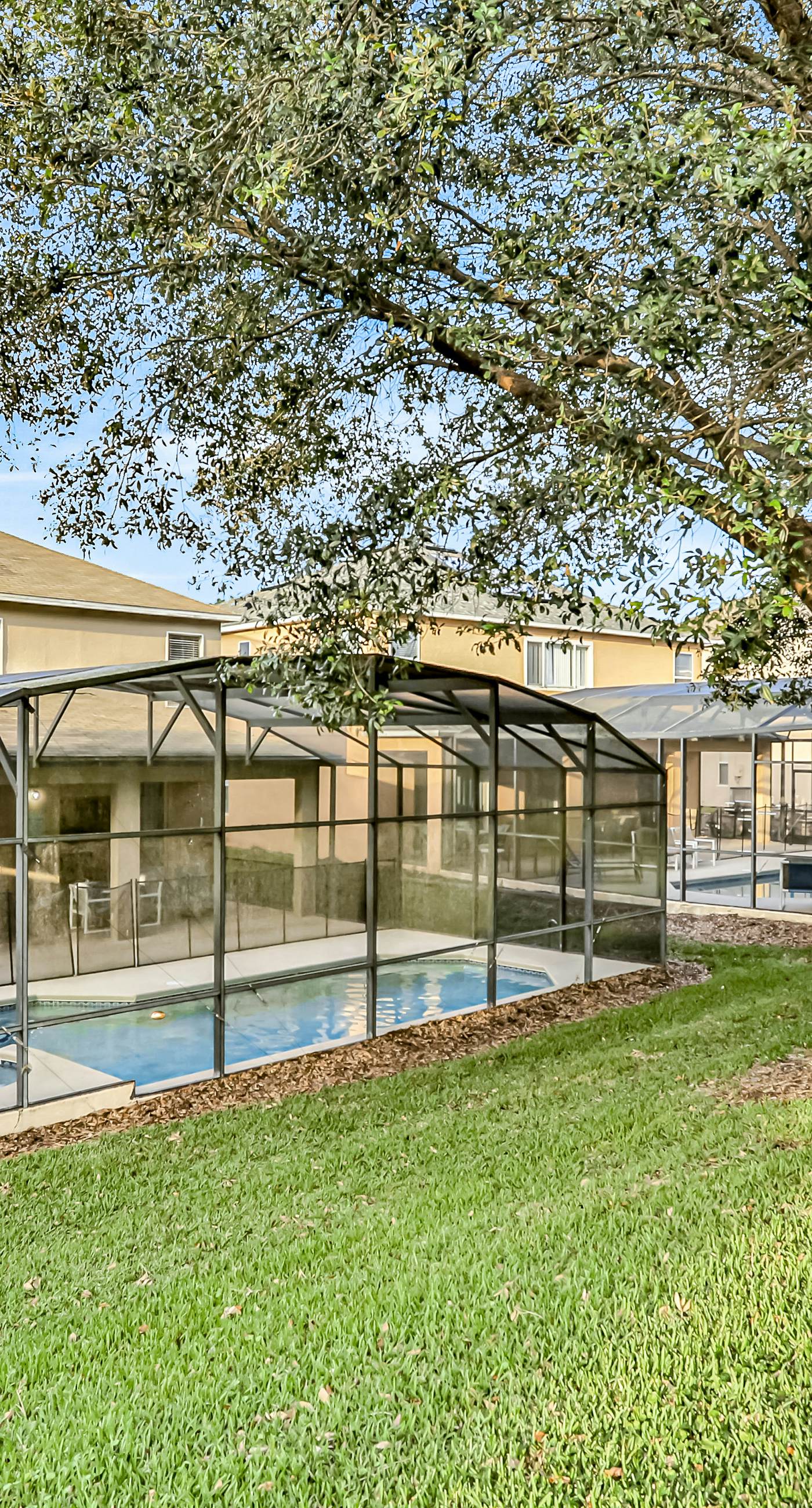 EMI106-2752-7-P-Sunny and Serene - Emerald Island Resort