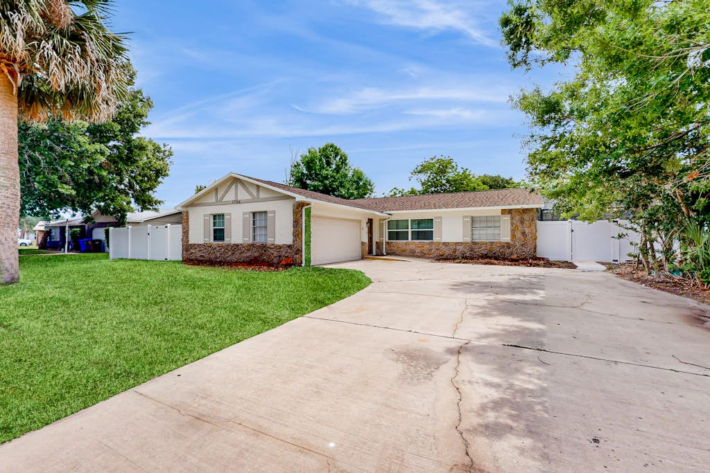Single-story house with private pool, alfresco dining, & lanai - dog-friendly