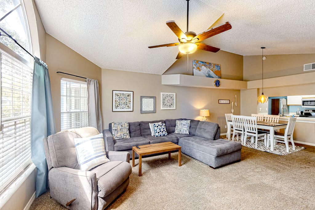Blue Crush | House in Kissimmee with pool, hot tub, and tennis access