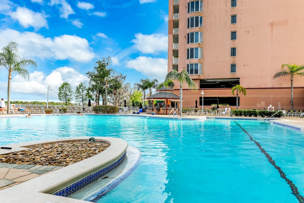 Relaxing lakefront condo near attractions with AC, hot tub, pool & lake view