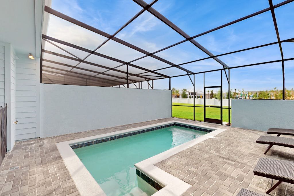 Beautiful home with private pool, space for the whole family & pets
