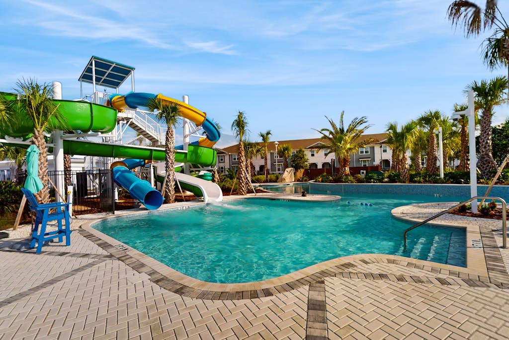 Beautiful home with private pool, space for the whole family & pets