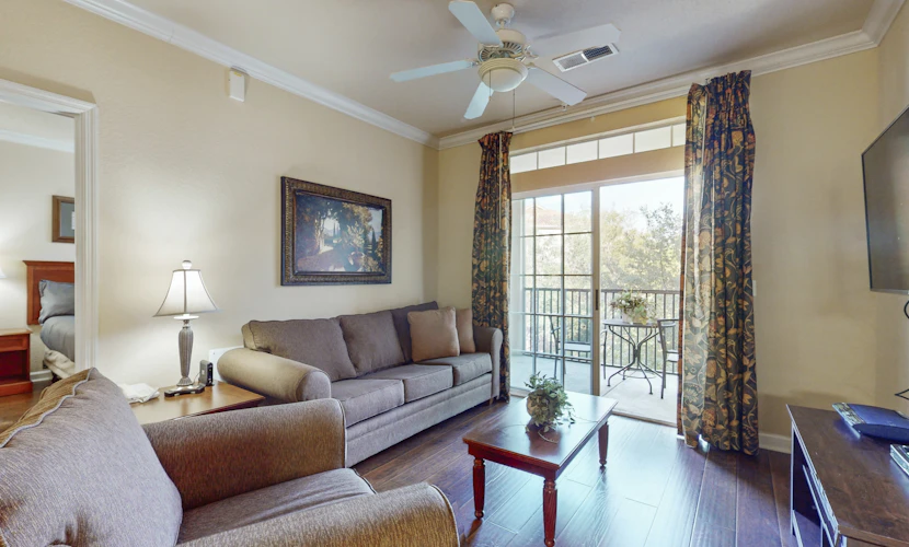 Gated golf condo with on-site pool, hot tub, screened balcony, & washer/dryer