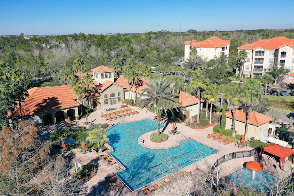 Gated golf condo with on-site pool, hot tub, screened balcony, & washer/dryer