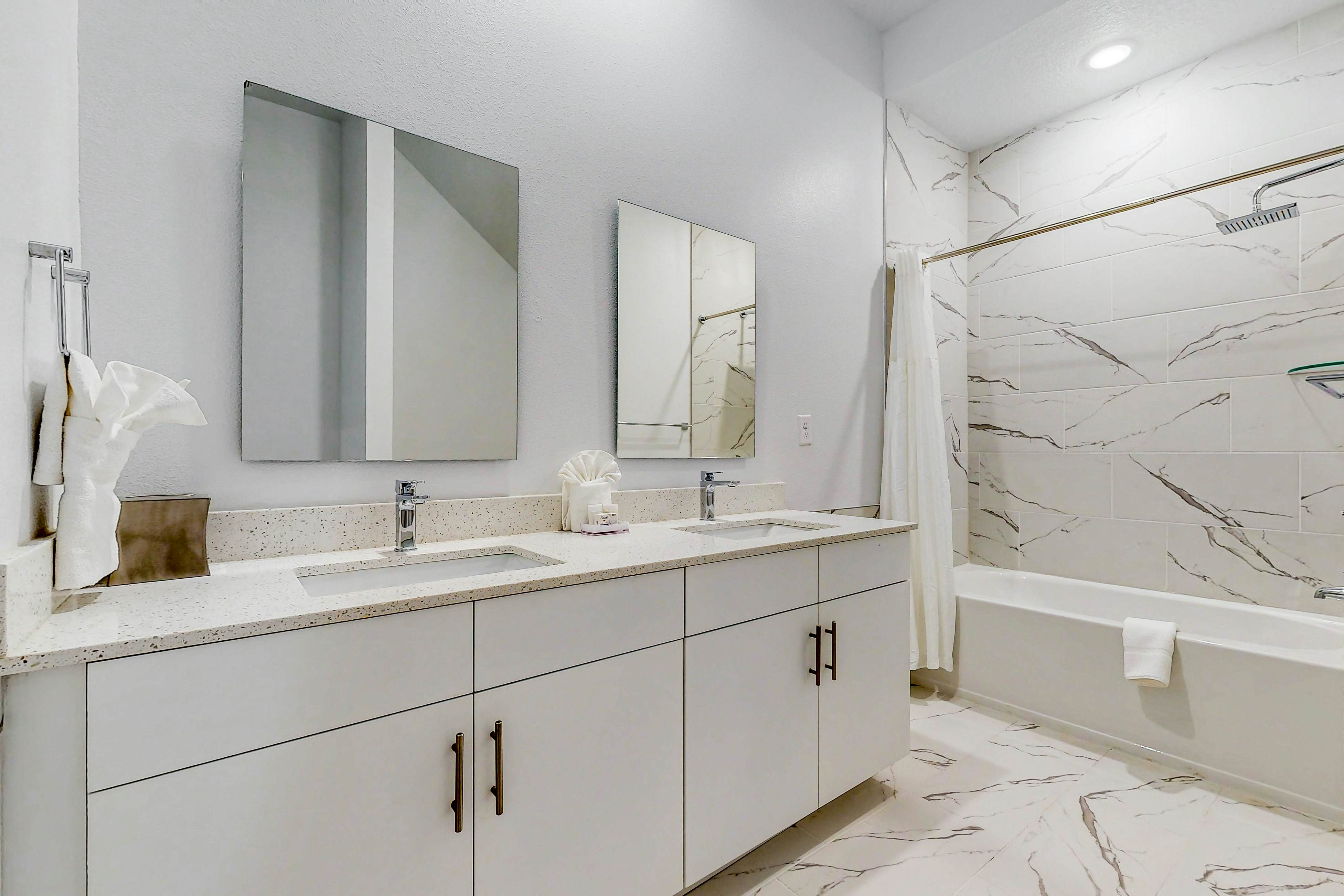 AZU113-609-4-P-Azur Resort 609