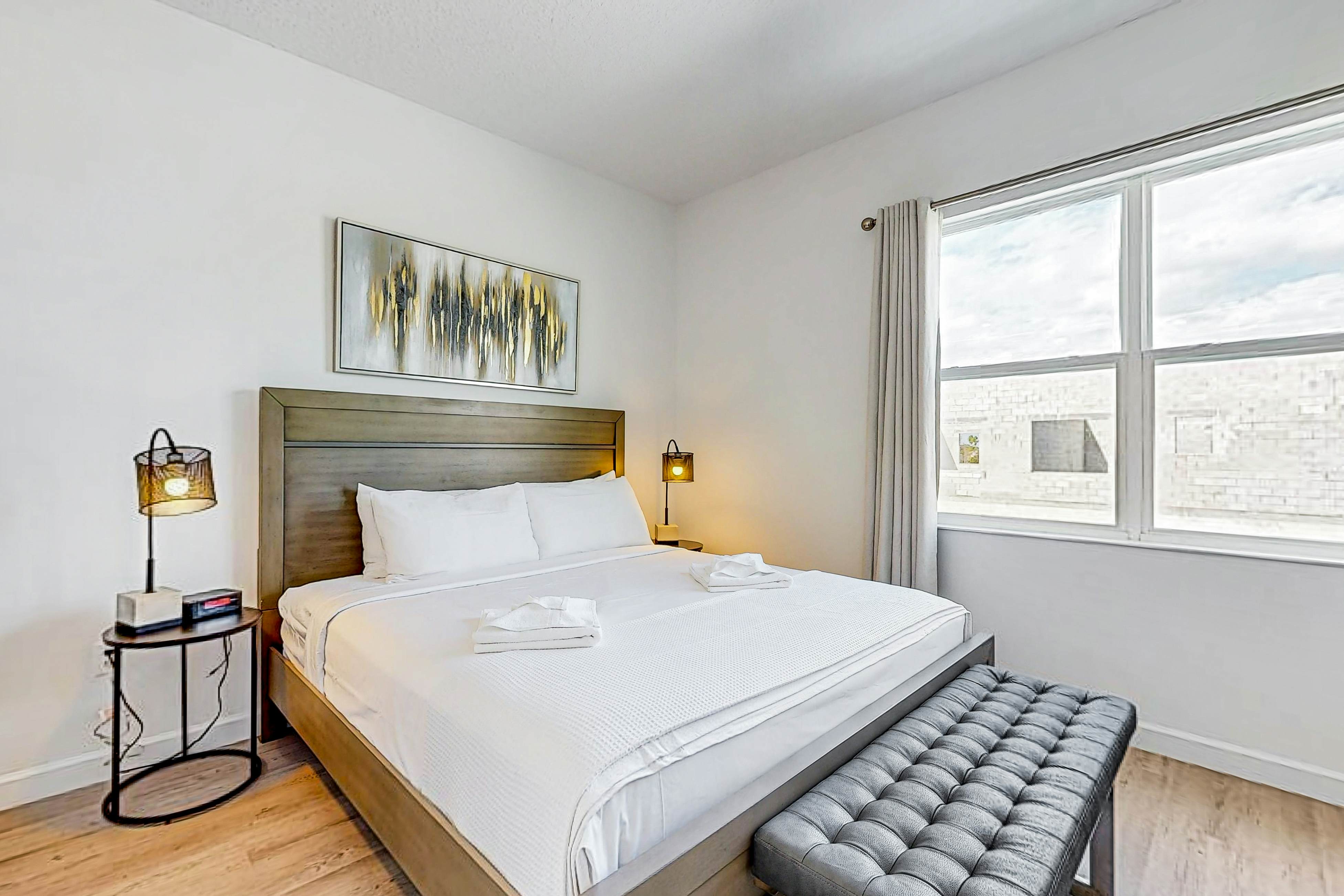 AZU113-609-4-P-Azur Resort 609