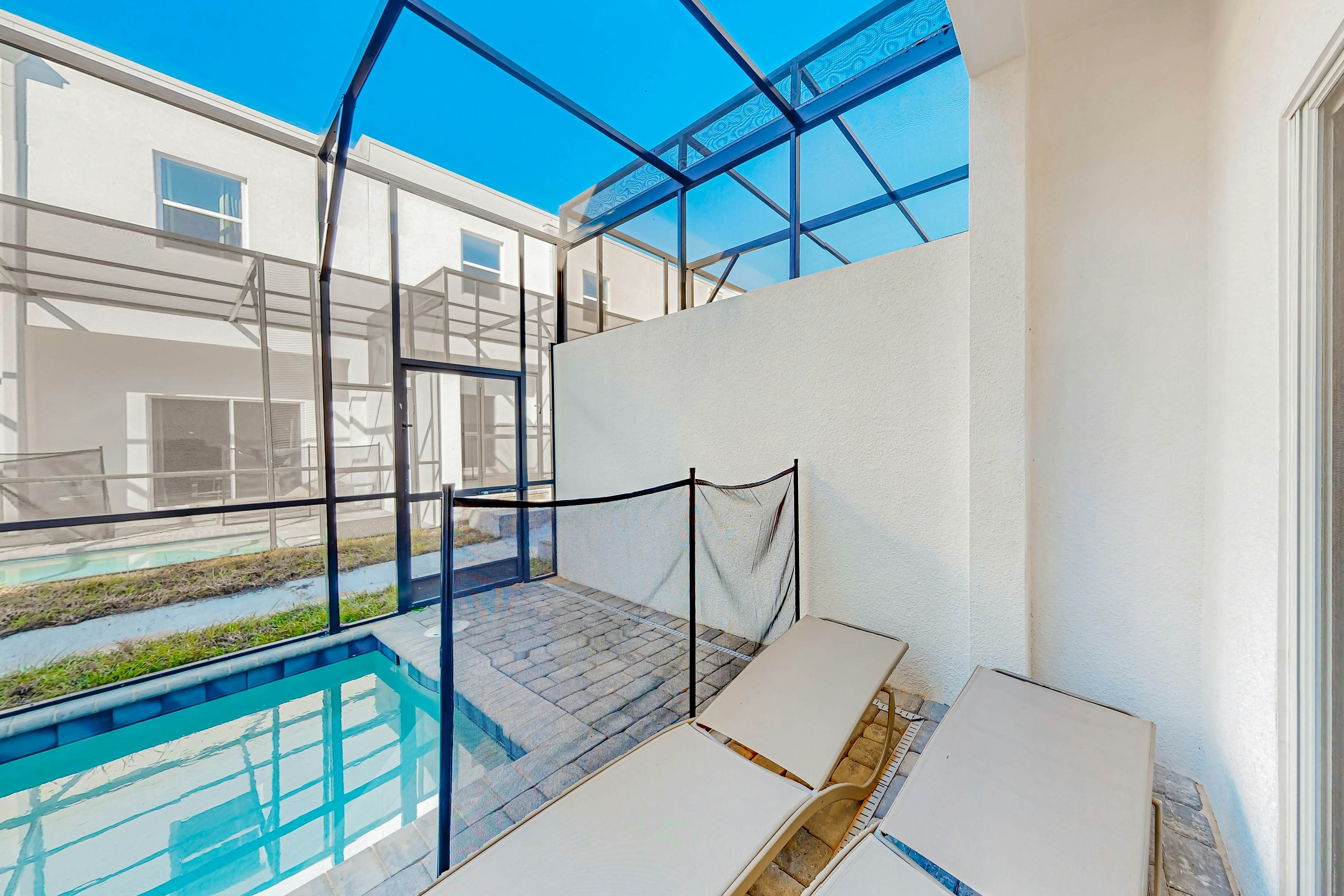 AZU113-609-4-P-Azur Resort 609