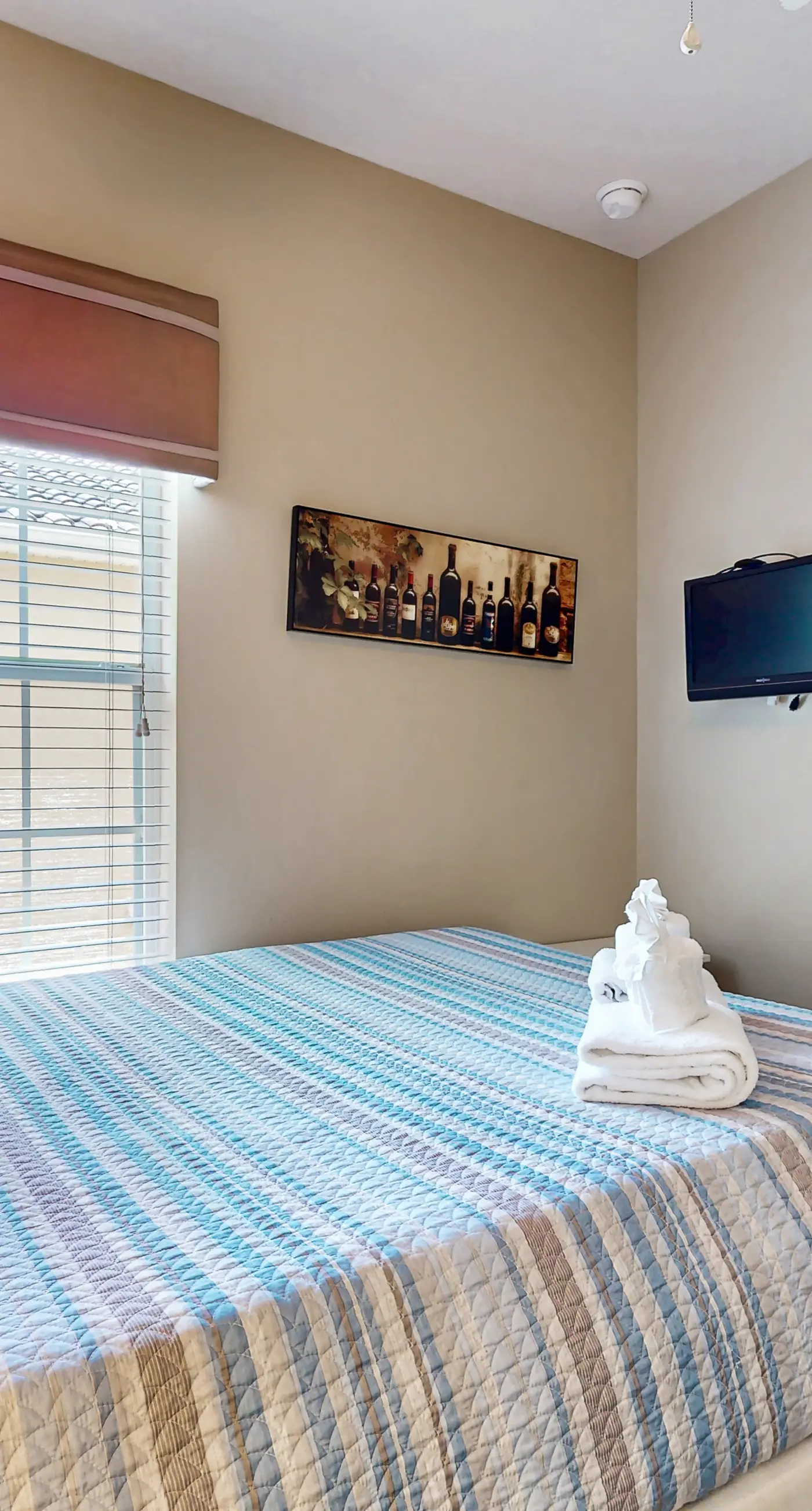 OAK103-2825-3 - Lakefront Resort Condo with Shared Hot Tub and Pool, 2 miles from Disney