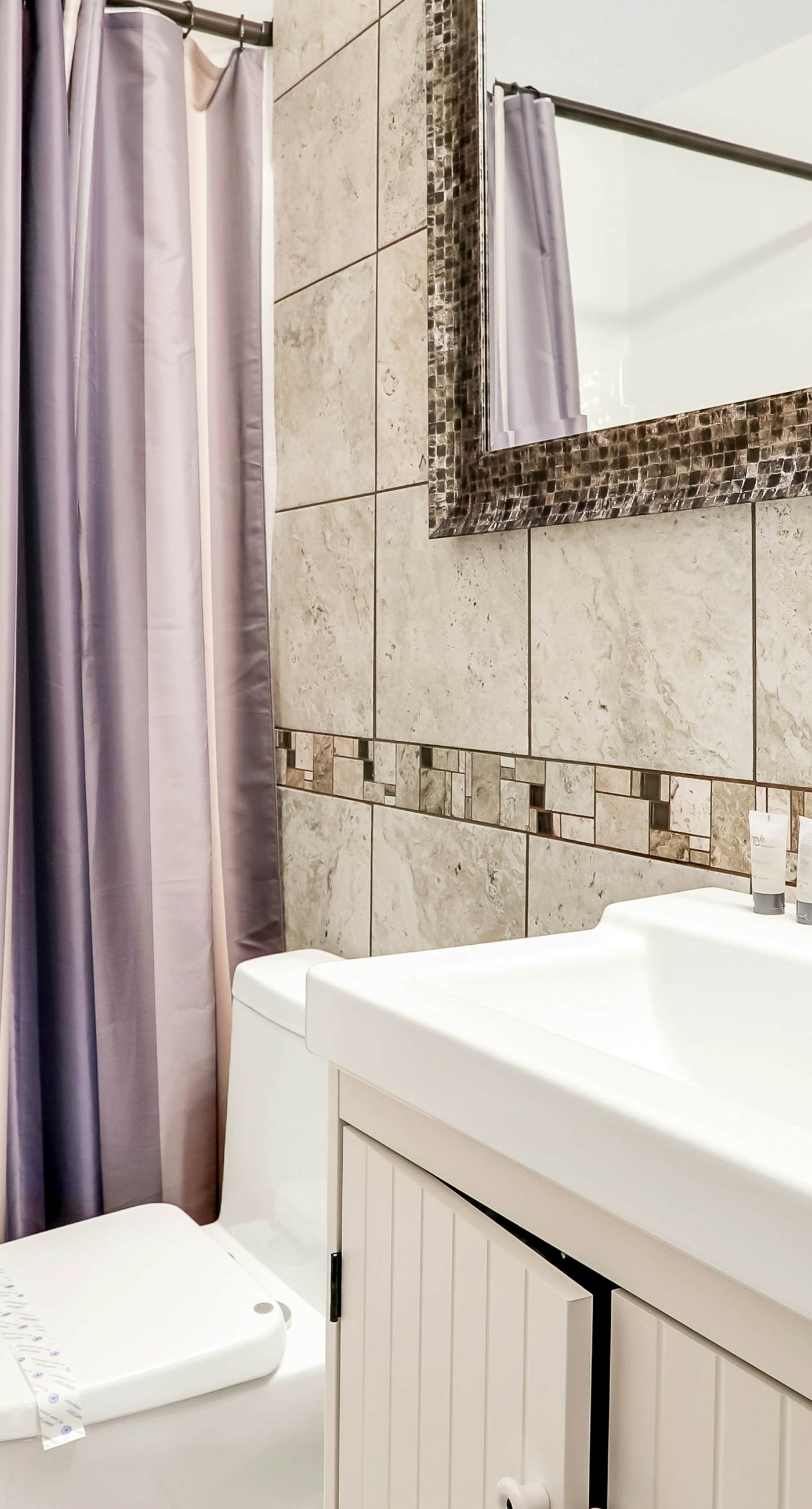 FCA106-17506-3-GP - Warm Welcomes on Woodcrest