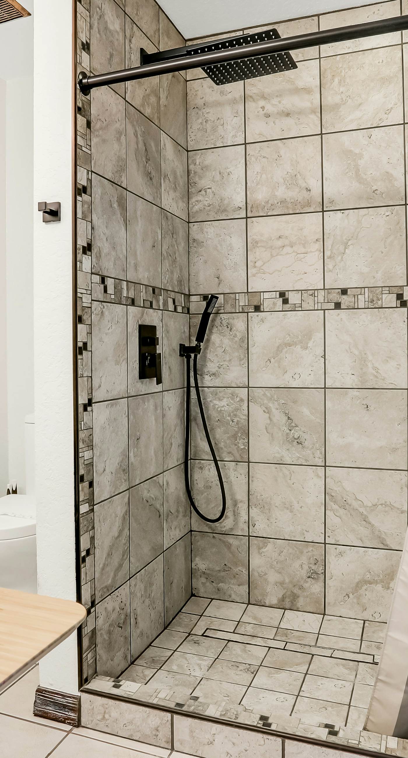 FCA106-17506-3-GP - Warm Welcomes on Woodcrest