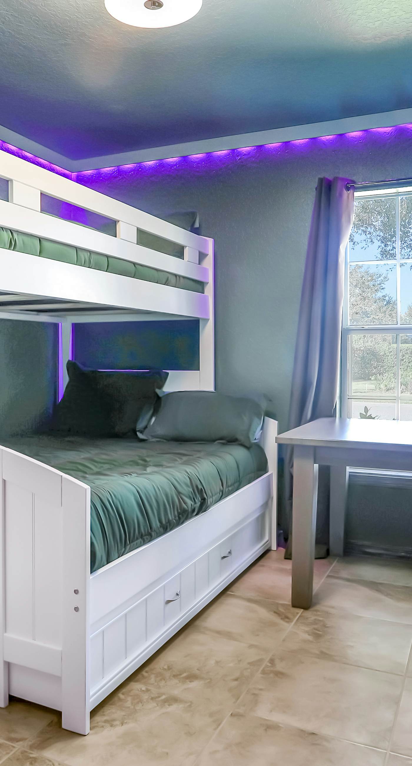 FCA106-17506-3-GP - Warm Welcomes on Woodcrest