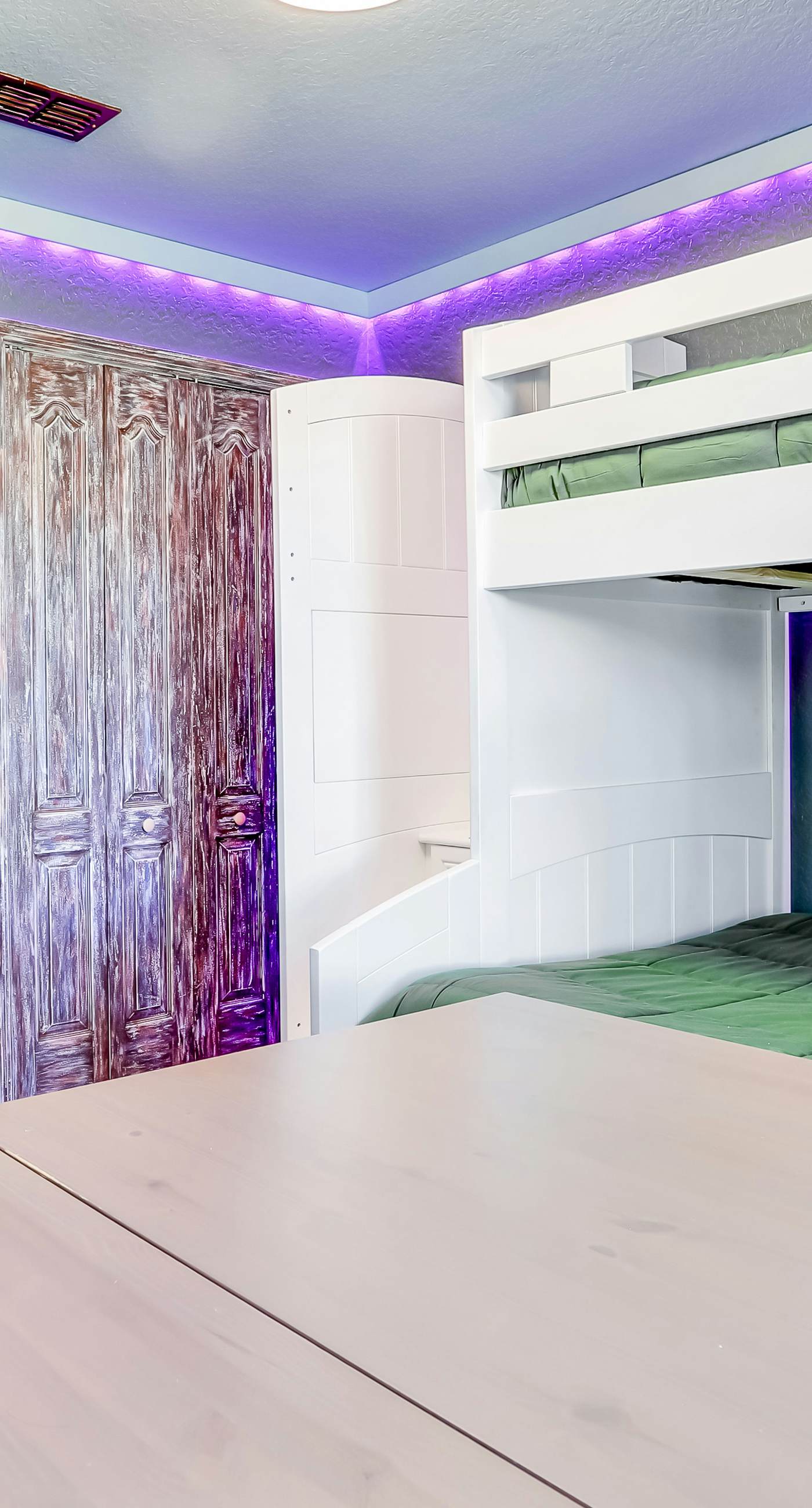 FCA106-17506-3-GP - Warm Welcomes on Woodcrest