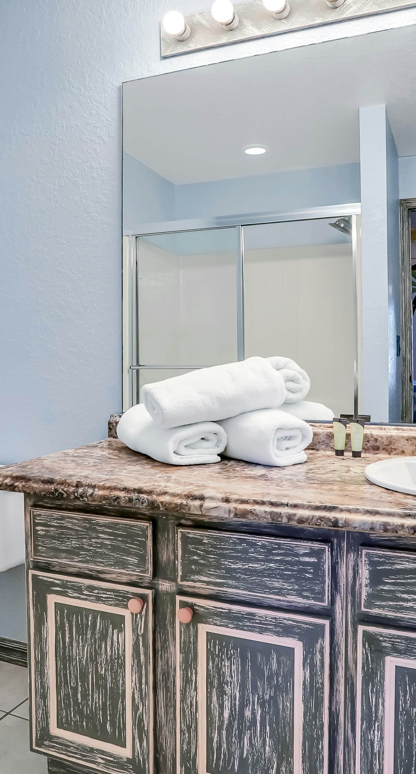 FCA106-17506-3-GP - Warm Welcomes on Woodcrest