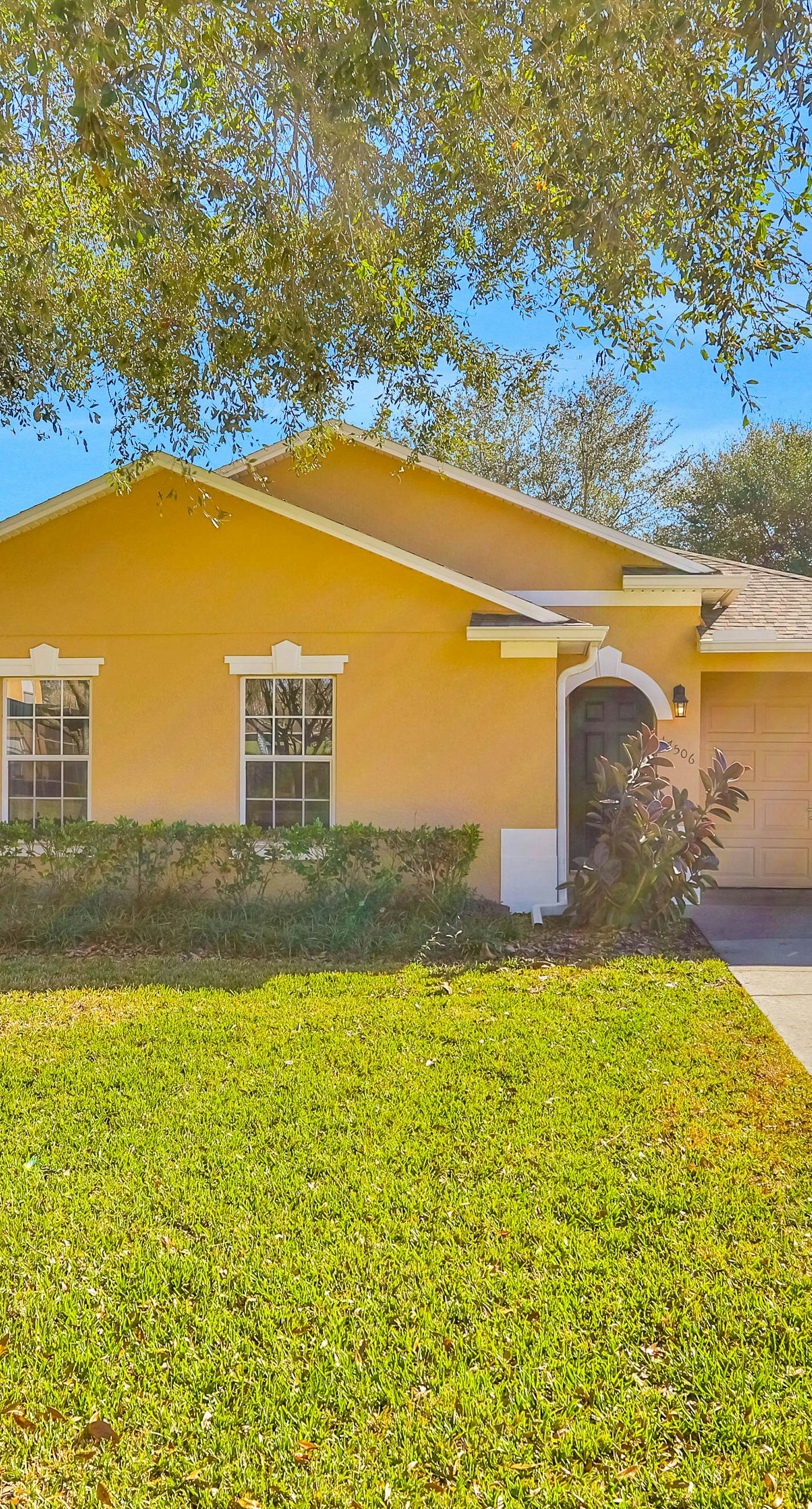 FCA106-17506-3-GP - Warm Welcomes on Woodcrest