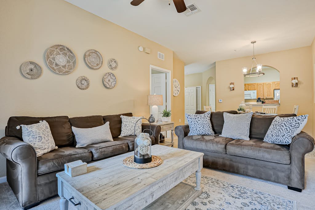 Friendly condo with pool and hot tub access, WiFi, central AC, and private W/D