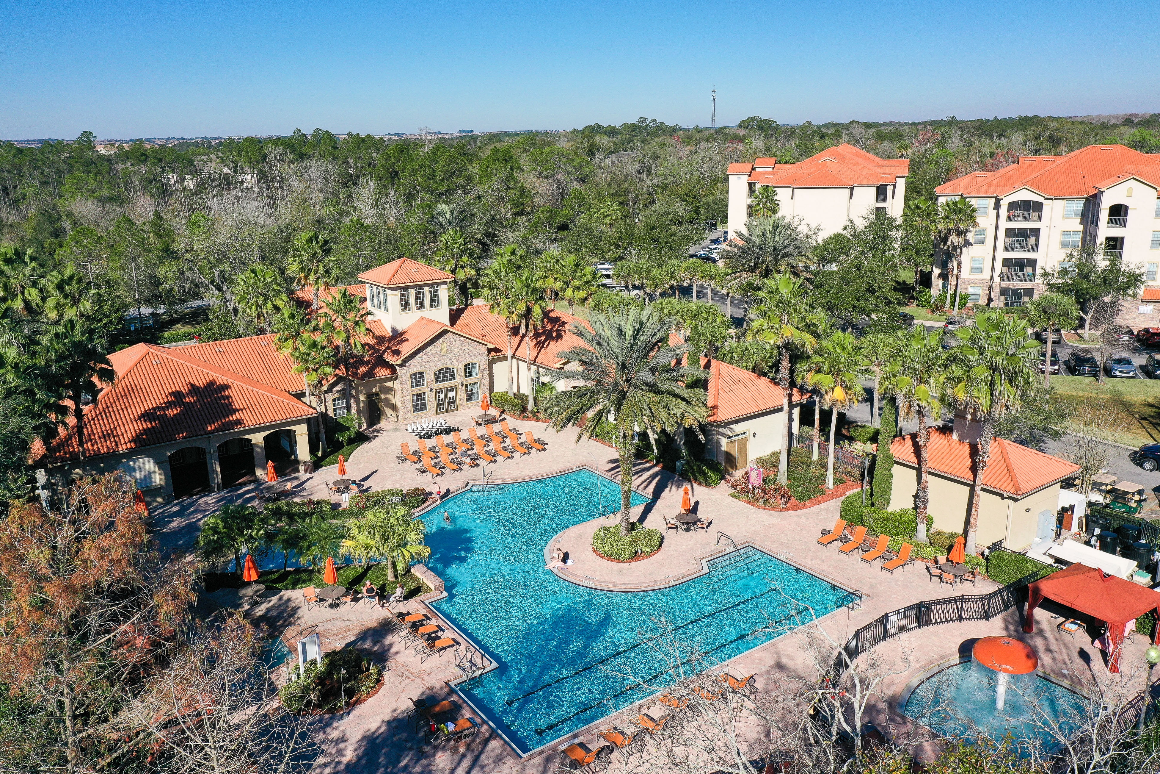 Enchanting dog-friendly getaway with pool, hot tub, balcony, gym, W/D, & AC