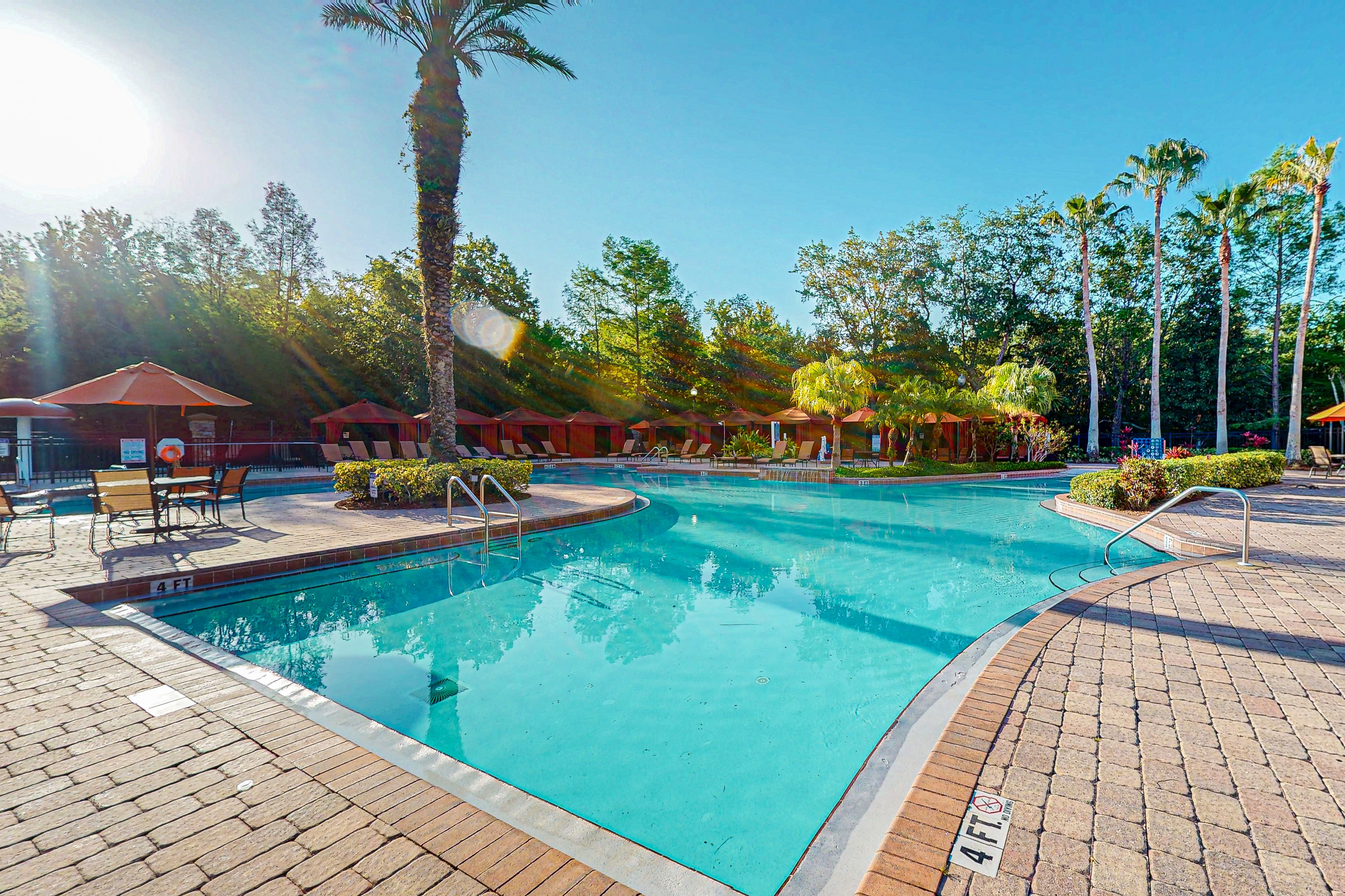 Enchanting dog-friendly getaway with pool, hot tub, balcony, gym, W/D, & AC