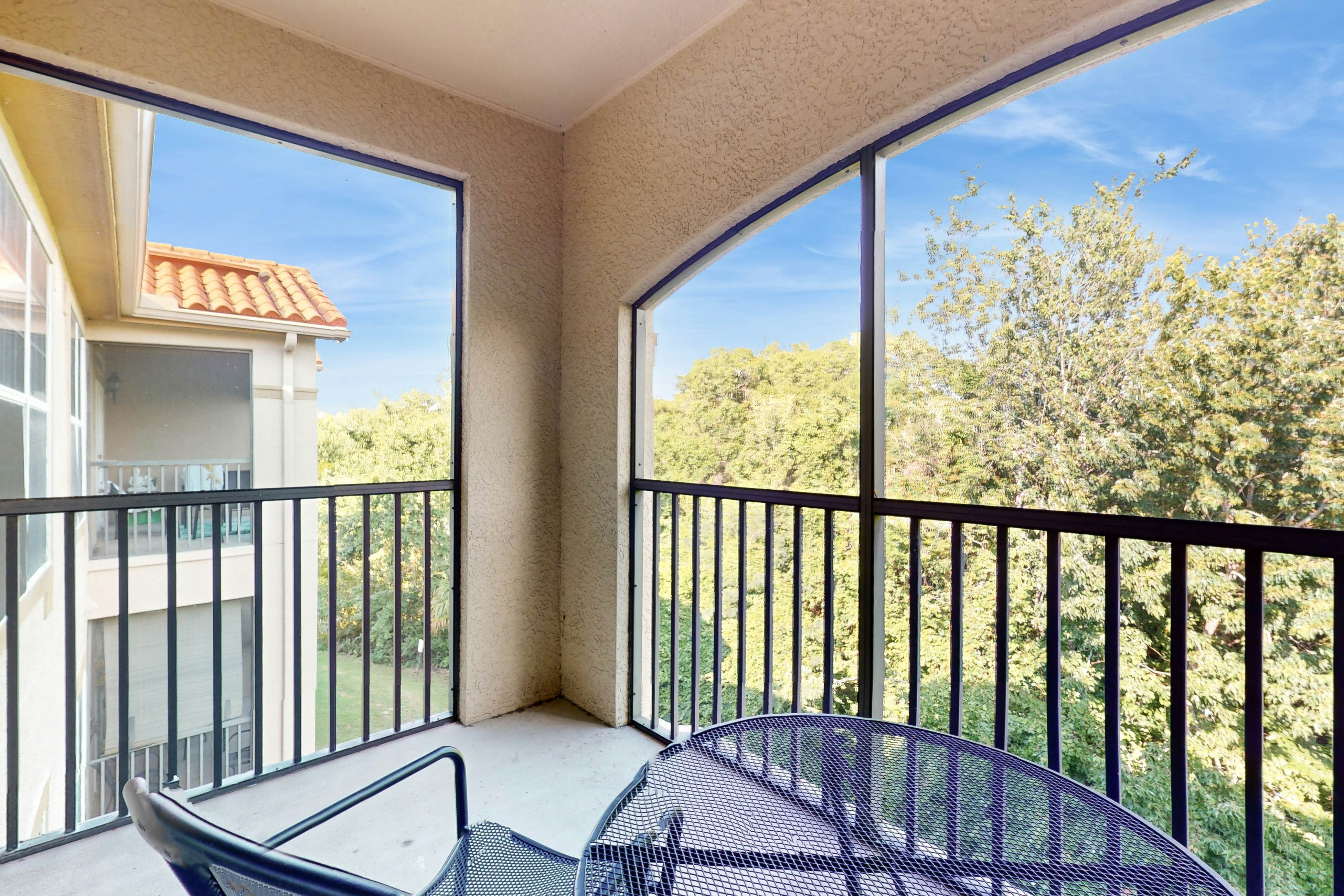 TUS110-1301-9406-2-Sea Glass Escape