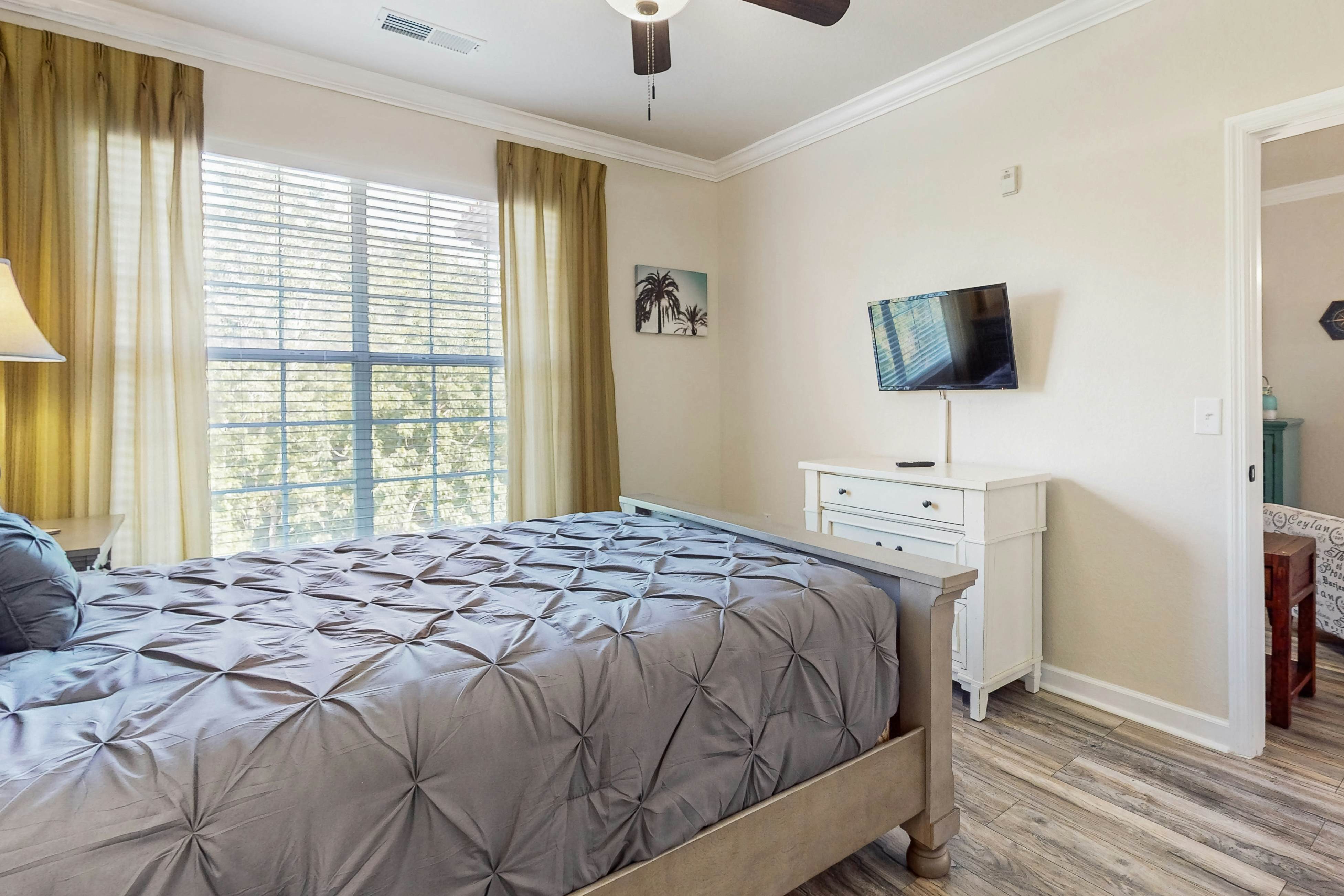 TUS110-1301-9406-2-Sea Glass Escape